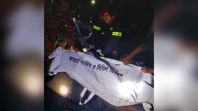 নামাজরত অবস্থায় ঘরের মধ্যে পুড়ে মারা গেলেন বৃদ্ধা